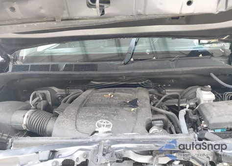 2018 Toyota Tundra Limited 5.7L V8 z USA, uszkodzony, nr VIN 5TFHY5F1XJX750961